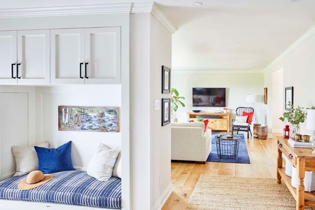 Bright casual living space with area rugs | Design: Rebecca Hay, Jason Hartog Photography 